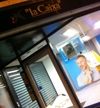 'Nadie' durmiendo en La Caixa, Barcelona, diciembre 2012 | Foto: Mónica Solanas