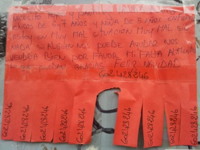 Cartel colgado en la calle | Foto vía @el_hacedor