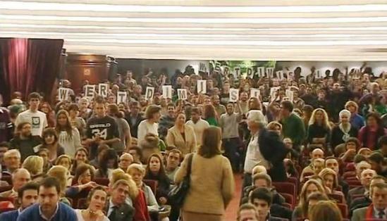 WERT DIMISIÓN; fotograma de la grabación del "acto"