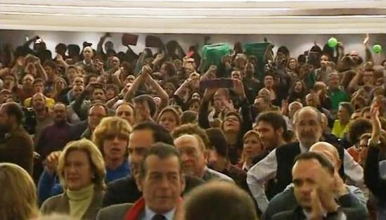 Los "intolerantes"; fotograma de la grabación del "acto" 