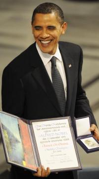 Barack Obama tras recibir el Premio Nobel de la Paz. Oslo, 10 de diciembre de 2009 | Foto: Olivier Morin para AFP Barack Obama tras recibir el Premio Nobel de la Paz. Oslo, 10 de diciembre de 2009 | Foto: Olivier Morin para AFP