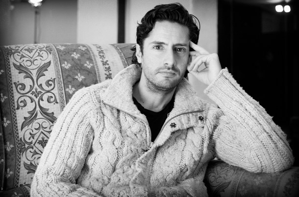 Juan Diego Botto es uno de los testimonios que participa en el documental 'Desde el otro lado del charco' | Fotografía: Carlos Suárez