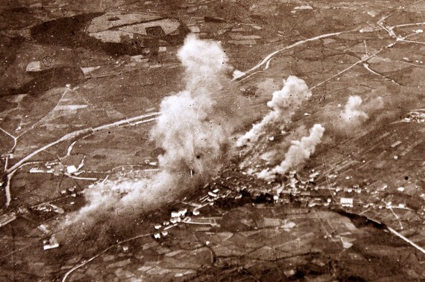 Foto aérea del bombardeo de la mañana del miércoles 31 de marzo de 1937 en Durango | FOTO: Gerediaga Elkartea