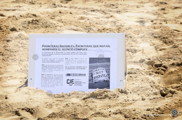 Acción Fronteras invisibles en Barcelona, agosto de 2014 | Foto: Pedro Mata para Fotomovimiento