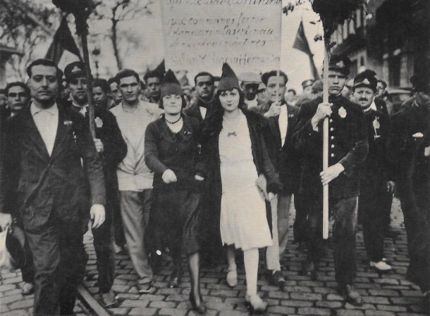Manifestación popular en Barcelona con motivo de la proclamación de la República. 14 de abril de 1931 | Foto: Josep Mª Sagarra